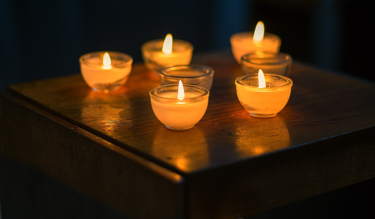 candles, candlelight, mood-2138132.jpg